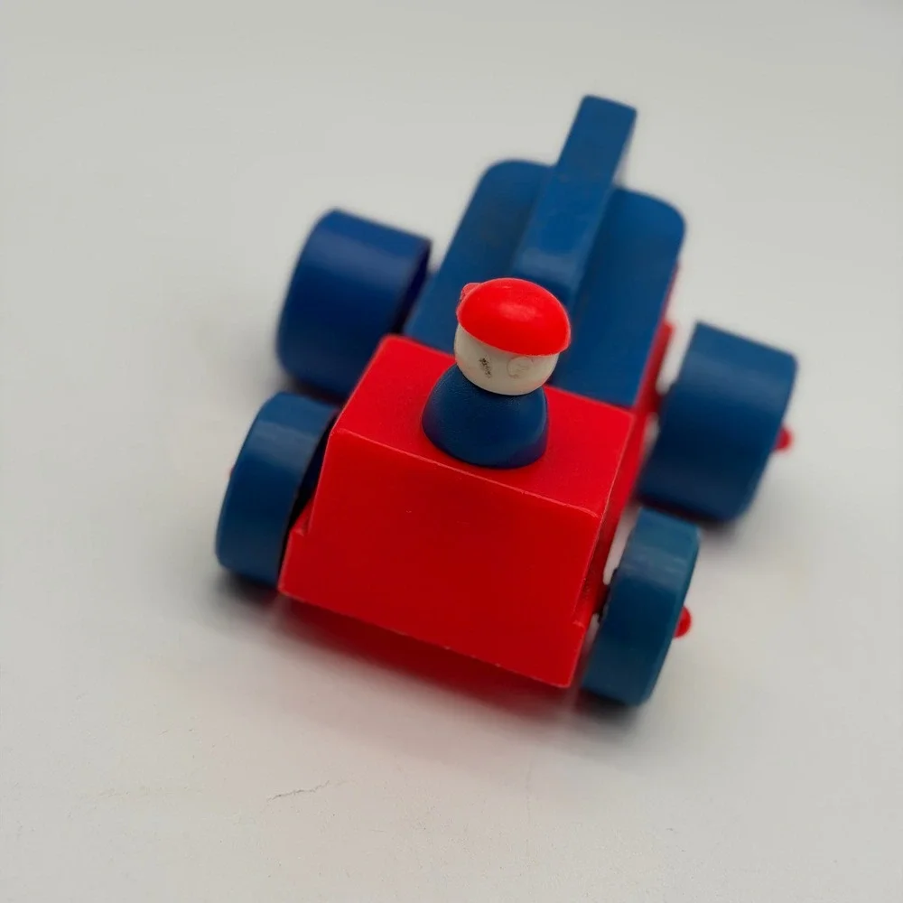 Vintage Gay Toys Inc Red Blue Plastic Tow Truck Item 460 Made in USA